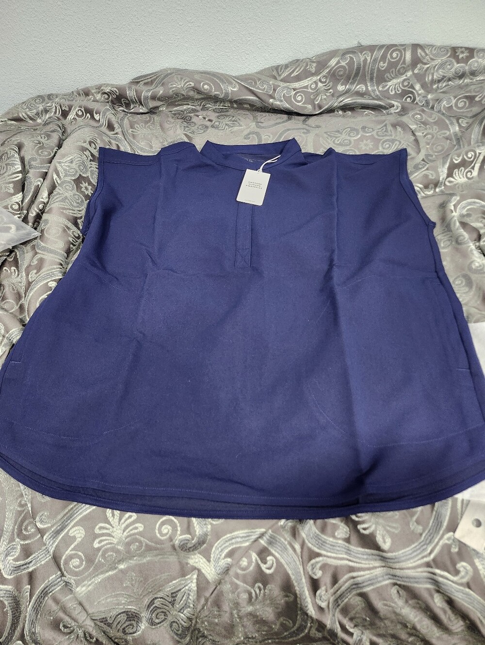 Nwt figs navy blue rafeala oversized scrub top size L - Picture 2 of 4